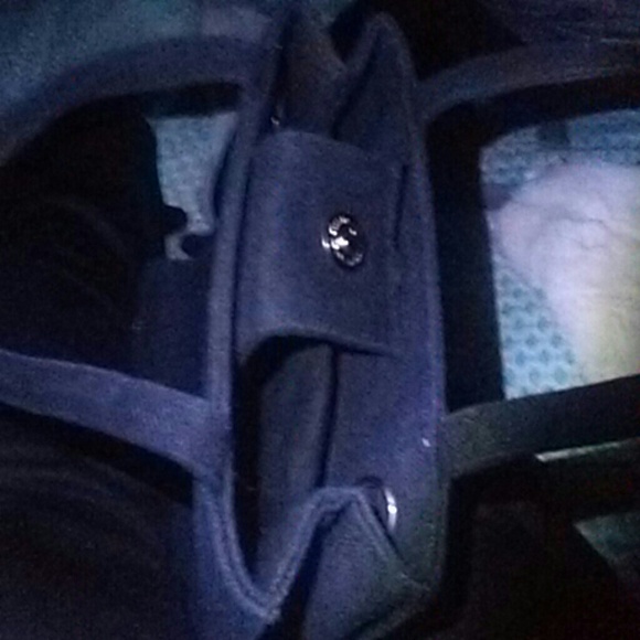 Guess black flower handbag - Picture 3 of 3